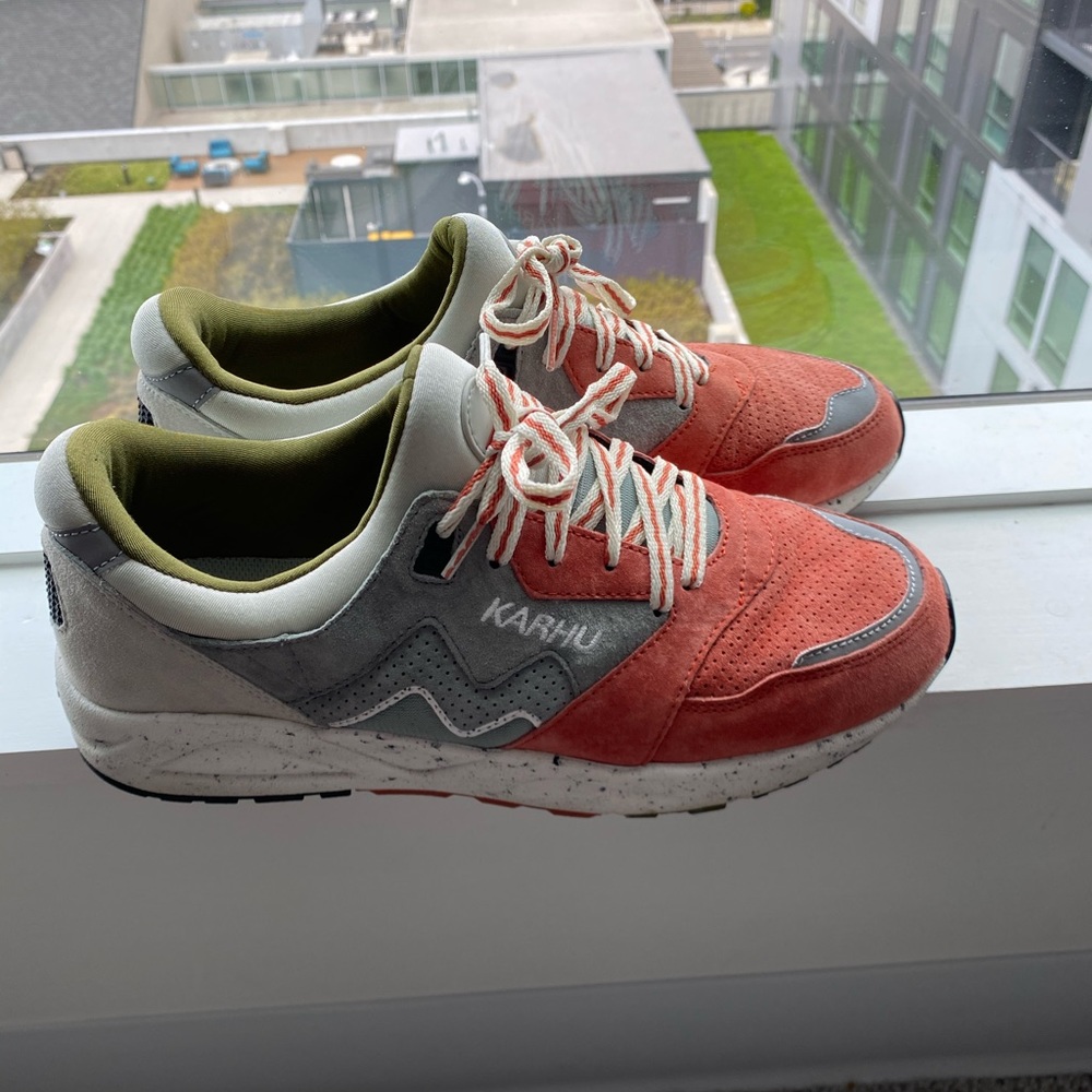 Karhu Aria (Wrought Iron / Mango)